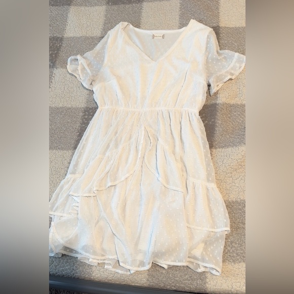 White dress altar’d state - Picture 1 of 1